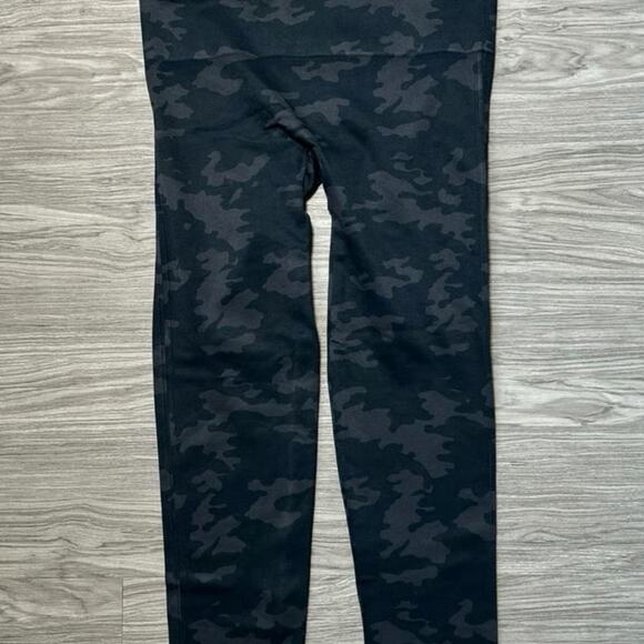 SPANX Cropped Legging NWT - Picture 3 of 6